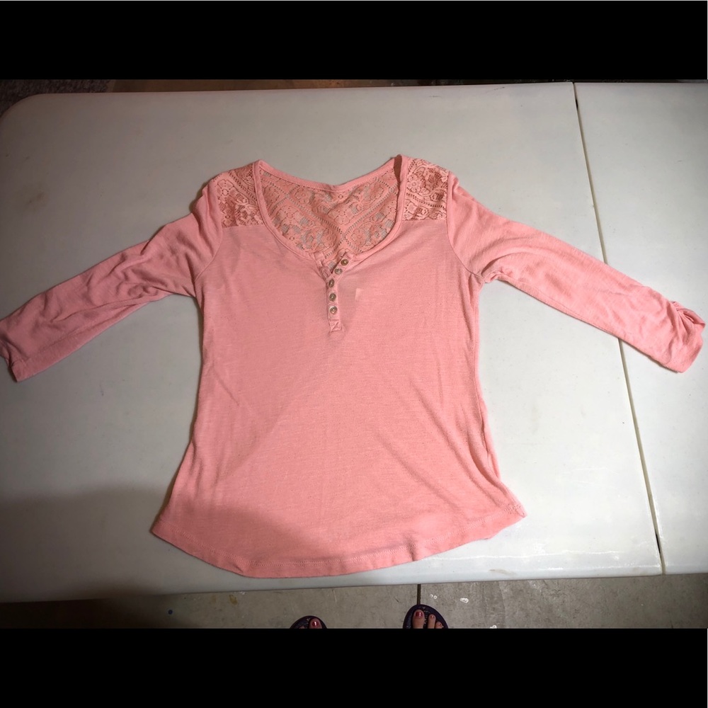 Super Cute 3/4 sleeves with Laced-Back Top